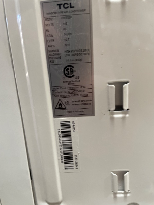 Photo 1 of (for parts, unfunctional( TCL H14W35W 14,000 BTU Smart Window Air Conditioner, AC Unit, Fan & Dehumidifier, 700 Sq. Ft, Remote Control, Compatible with Alexa/Google Assistant, White