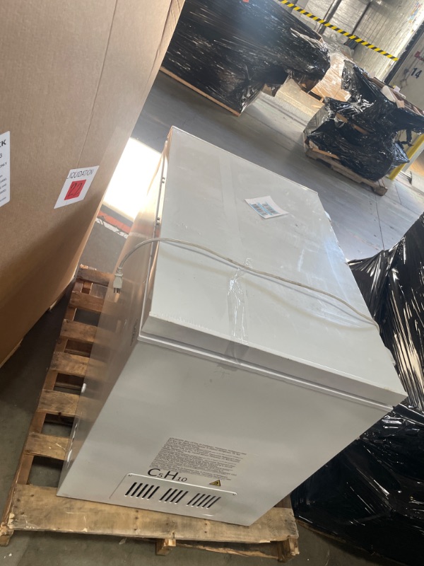 Photo 1 of BLACK+DECKER 10 Cu. Ft. Chest Freezer, Deep Freezer with Top Opening, Freezer Chest with 2 Removable Storage Baskets, Mechanical Temperature Control, Manual Defrost, R600a Refrigerant,BCF1000E,White