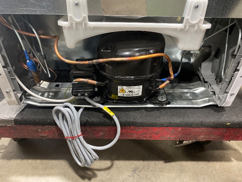 Photo 1 of **FOR PARTS ONLY**
West Bend Apartment Refrigerator Freestanding Dual Door Slim Design Full Fridge with Top Freezer, Adjustable Mechanical Control, for Condo, House, Small Kitchen Use, 7.4-Cu.Ft, White