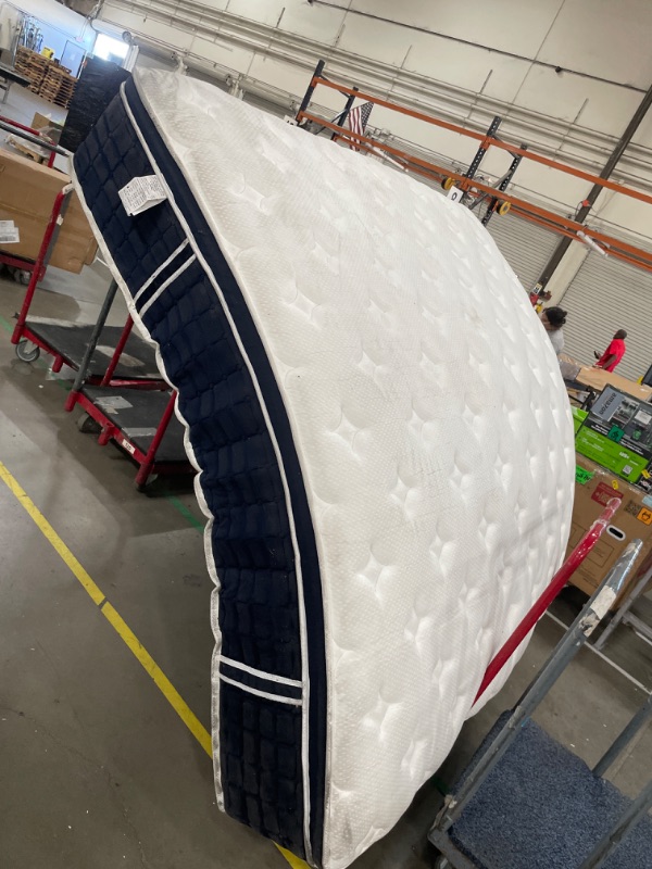 Photo 1 of *******DIRTY-NOT IN A BOX*******************
King Size Mattress, Coolvie 12'' Memory Foam Hybrid Mattress in a Box, Medium Firm