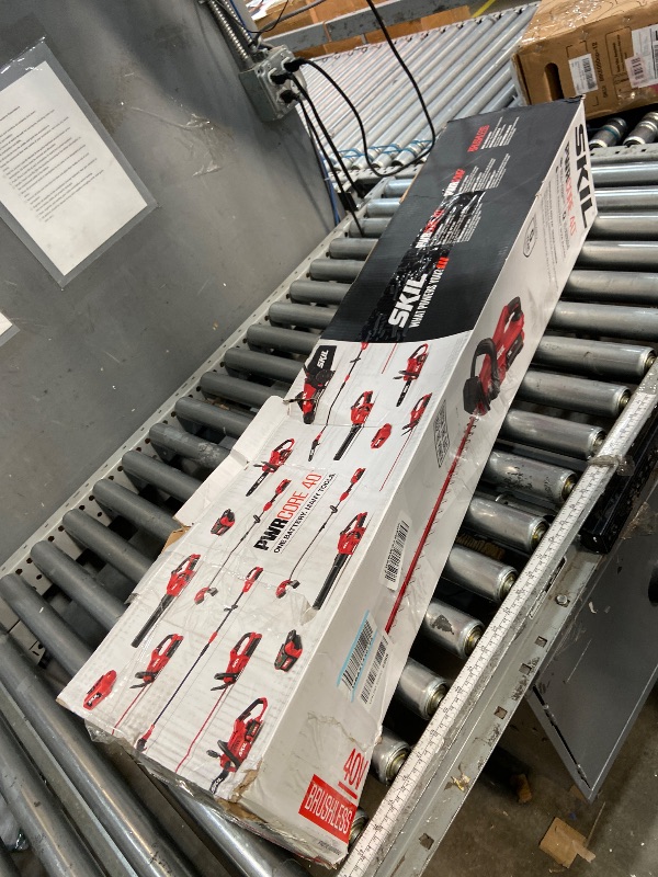 Photo 1 of ***************MISSING THE BATTERY**************
SKIL PWR CORE 40 24” Brushless 40V Hedge Trimmer Kit with Additional 2.5Ah Battery (HT4221-10 & BY8705-00)