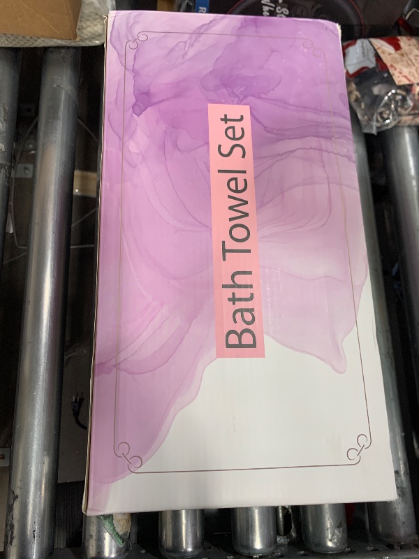 Photo 1 of (missing pieces) 18 Piece Family Bath Towel Set Include 6 Bath Towels,6 Hand Towels and 6 Washcloths Soft Bathroom Towel with Hanging Loops