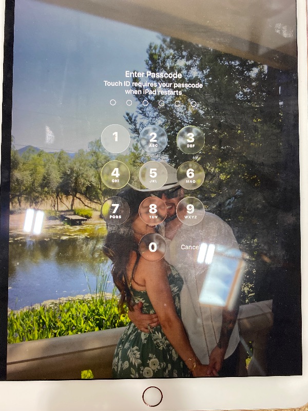 Photo 1 of ****LOCKED ACCOUNT-PARTS ONLY**
Apple 2019 iPad Air, 10.5-Inch, Wi-Fi + Cellular, 256GB - Gold (Renewed)