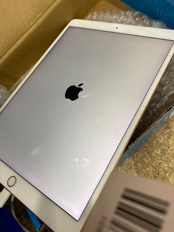 Photo 1 of ****LOCKED ACCOUNT-PARTS ONLY**
Apple 2019 iPad Air, 10.5-Inch, Wi-Fi + Cellular, 256GB - Gold (Renewed)