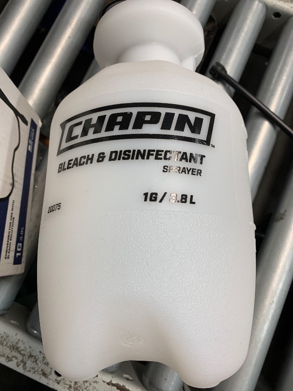 Photo 1 of (missing pieces) Chapin 20075 Disinfectant Bleach Sprayer, 1 Gallon, Made in The USA, Adjustable Cone Nozzle