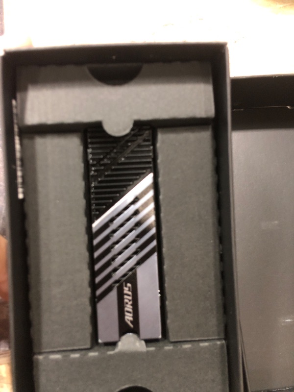 Photo 1 of ****PARTS ONLY***GIGABYTE AORUS Gen4 7300 SSD 2TB PCIe 4.0 NVMe M.2 Internal Solid State Hard Drive with Read Speed Up to 7300MB/s, Write Speed Up to 6850MB/s, AG4732TB