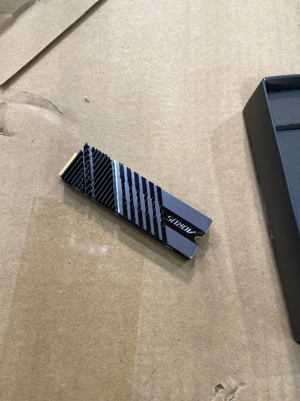 Photo 1 of ****PARTS ONLY***GIGABYTE AORUS Gen4 7300 SSD 2TB PCIe 4.0 NVMe M.2 Internal Solid State Hard Drive with Read Speed Up to 7300MB/s, Write Speed Up to 6850MB/s, AG4732TB