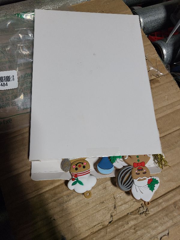 Photo 1 of 12pcs Gingerbread Christmas Decoration for Tree - Cooking Gingerbread Man Ornaments Christmas Hanging Decor for Xmas Tree Home Kitchen Decor Party Supplies