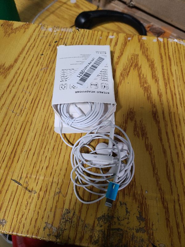 Photo 1 of 2 Pack for iPhone Headphones Wired Earbuds Earphones Built-in Microphone & Volume Control Nosie Reduction for iPhone 14 Pro Max/14 Plus/13/12/11/XR/XS/X/8/7/SE, Plug and Play Support All iOS Syste