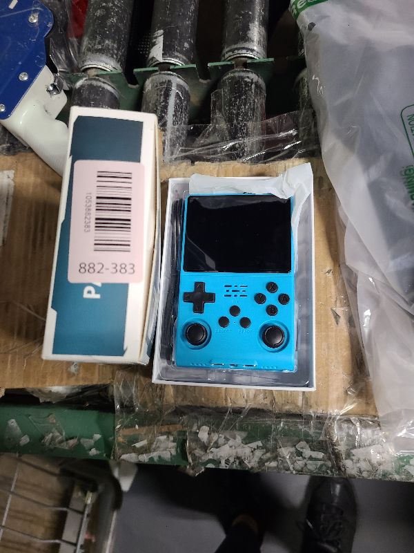 Photo 1 of ?30000 in 1? R40S Pro Retro Handheld Game Console, 3.5 inch IPS Screen, More Than 20 Emulator, 256G TF Card (Blue)