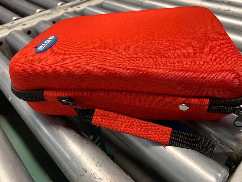 Photo 1 of ***STOCK PHOTO FOR REFERENCE ONLY***
***DAMAGED - SEE NOTES/PICTURES***
Lifeline Team Sports Trainer First Aid Kit