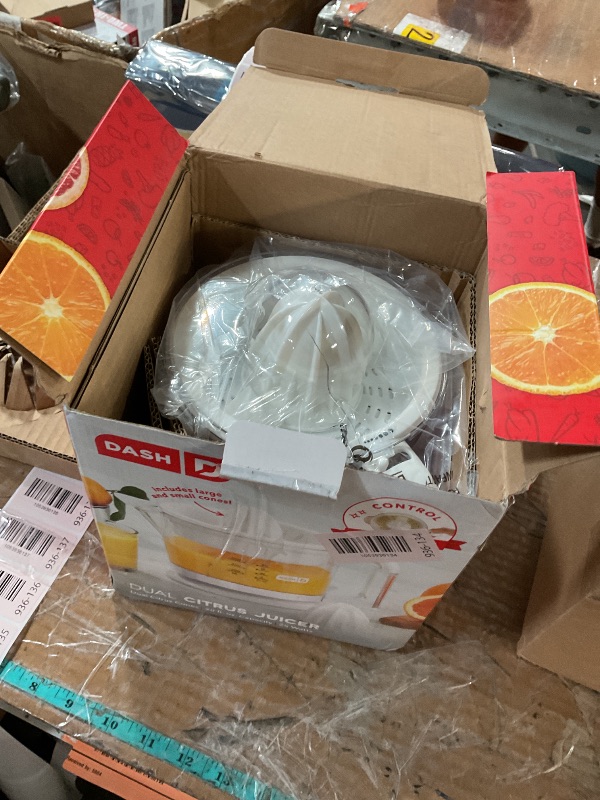 Photo 1 of (USED/FAIR) Dash Citrus Juicer Extractor: Compact Juicer for Healthy Juice, Oranges, Lemons, Limes, Grapefruit & other Citrus Fruit with Easy Pour Spout + 20 oz Pitcher - White