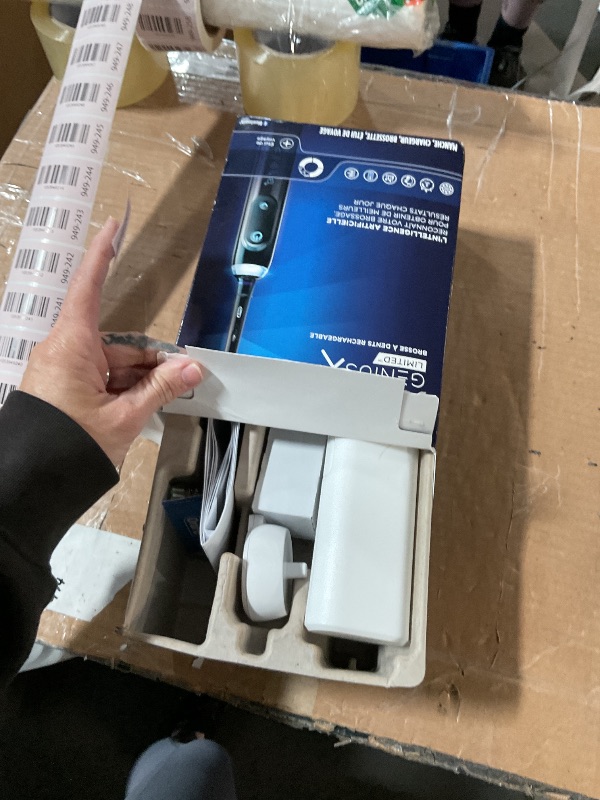 Photo 1 of (POWER TESTED) (GOOD/FAIR) Oral-B Genius X Limited Rechargeable Electric Toothbrush with 1 Replacement Brush Head, Travel Case, Midnight Black