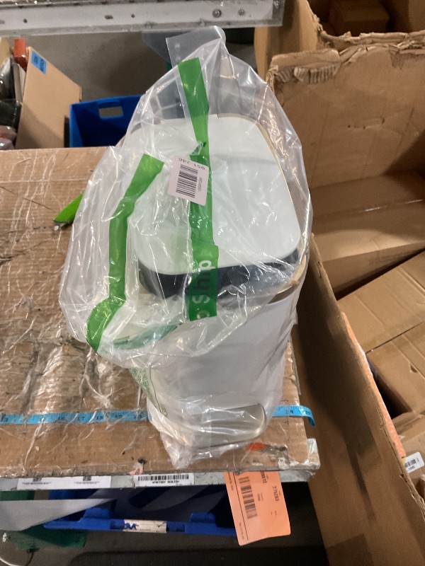 Photo 1 of ***(MAJOR DAMAGE/ SEE NOTES)***CEROELDA Small Bathroom Trash Can with Lid Soft Close-5L/1.3 Gal Slim Garbage Can-Metal Step Wastebasket-Rectangle Narrow Waste Bin for Office, Bedroom, Toilet, Live Room (White)