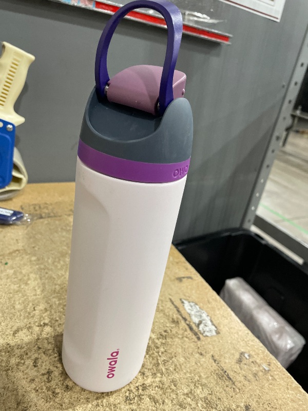 Photo 1 of **PIECE OF BOTTLE LID RELEASE BUTTON BROKEN BUT FUNCTIONAL** Owala FreeSip Insulated Stainless Steel Water Bottle with Straw for Sports, Travel, and School BPA-Free Sports Water Bottle, 24 oz, Dreamy Field