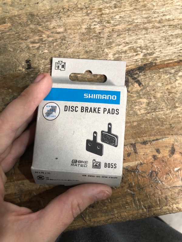 Photo 1 of 2 Pairs J02A Metal Disc Brake Pads with Cooling Fin, Compatible with XTR M9000/DEORE XT M8100/DEORE XT M8000/DEORE XT M780/SLX M7100/SLX M7000/SLX M670/SLX M660/DEORE M6100/DEORE M5100