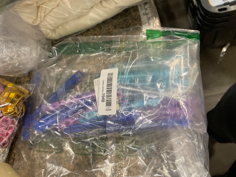 Photo 1 of 24Pcs Christmas Snowflake Bubble Wands for Kids, Mini Xmas Bubble Wand Toys Party Favors Xmas Bubbles Toys Gift for Christmas Classroom Awards Goody Bag Fillers Party Supply