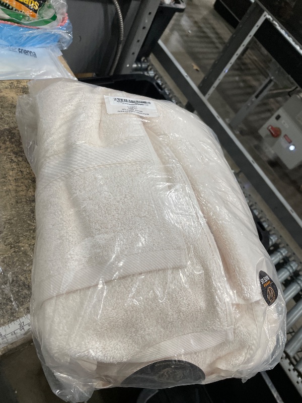 Photo 1 of 30x55 bath towels color cream 