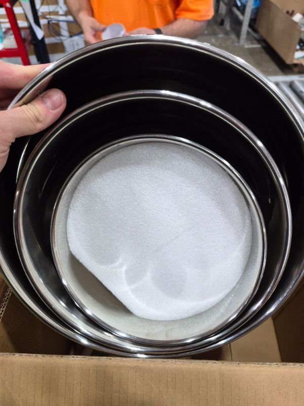 Photo 1 of ********************THIS IS ONLY 3 OF THE LARGER BOWLS WITH NO LIDS AOR ANYTHING ELSE****************
Umite Chef Mixing Bowls with Airtight Lids, 26Pcs Stainless Steel Bowls Set, 3 Grater Attachments & Black Non-Slip Bottoms Size 7, 4, 2.5, 2.0,1.5, 1QT, 