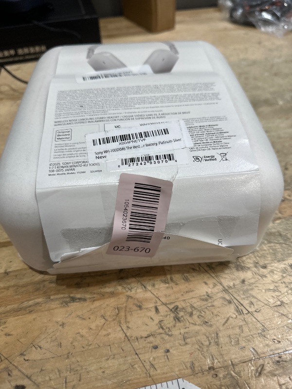 Photo 1 of ******PartS ONLY  NON FUNCTIONAL ********Sony WH-1000XM6 The Best Noise Canceling Wireless Headphones, HD NC Processor QN3, 12 Microphones, Adaptive NC Optimizer, Mastered by Engineers, Studio-Quality, 30-Hour Battery, Platinum Silver