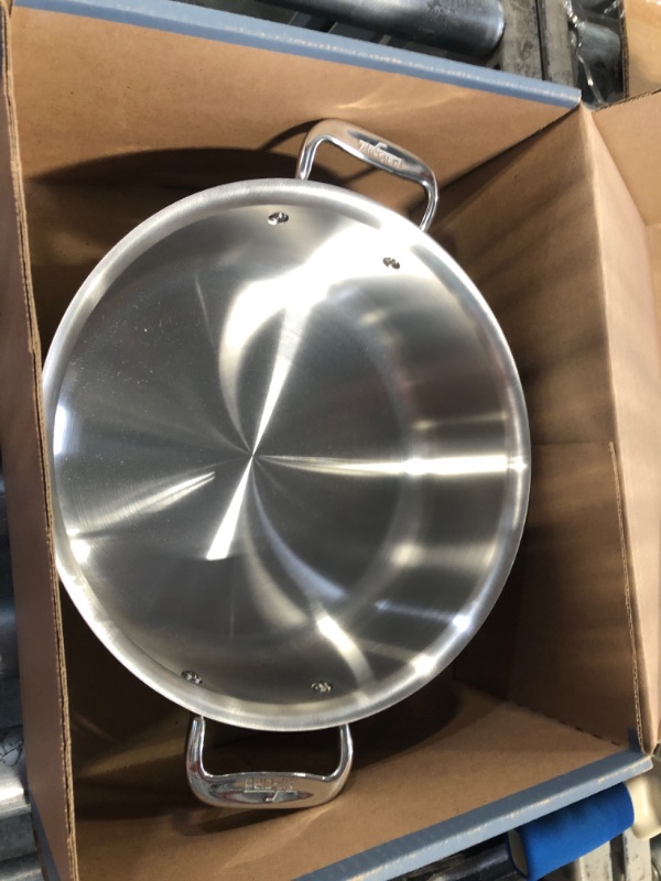 Photo 1 of   it has no lid*********  All-Clad D3 3-Ply Stainless Steel Stockpot 6 Quart Induction Oven Broiler Safe 600F Pots and Pans, Cookware Silver