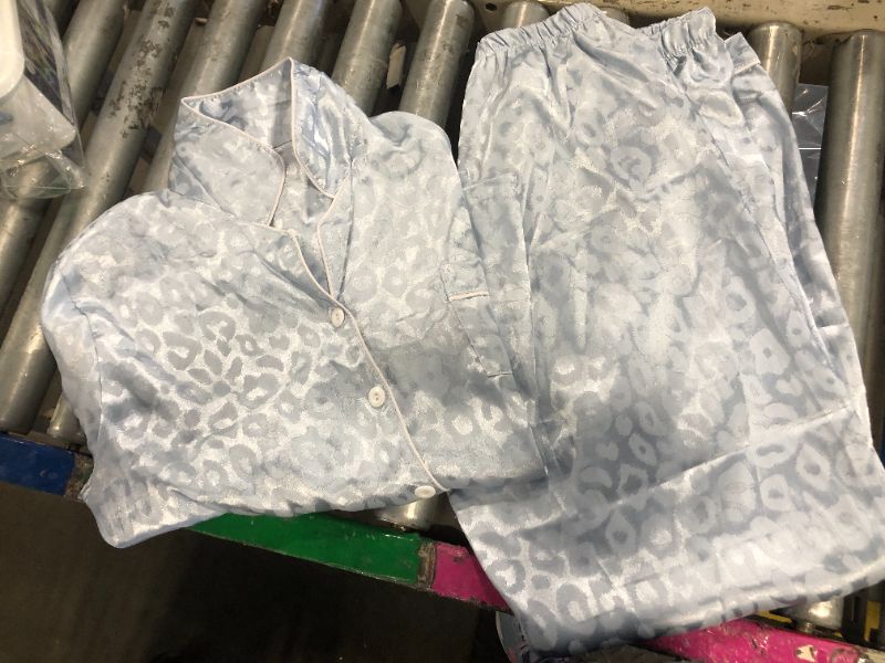 Photo 1 of *** SIMILAR IMAGE**VENTELAN Women Button Up Pajama Set Long Sleeve Shirt And Long Pajama Pants Soft Pjs Lounge Sets,M Blue LEOPARD PRINT