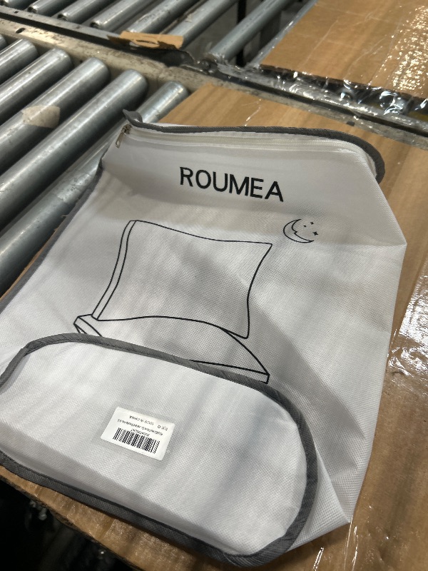 Photo 1 of ***ONLY ONE PIECE***
ROUMEA Pillows Queen Size Set of 2, Gusseted Bed Pillows for Sleeping 2 Pack, Luxury Hotel Quality, Supportive Queen Pillow with Soft Down Alternative for Back Stomach Side Sleepers, Machine Washable