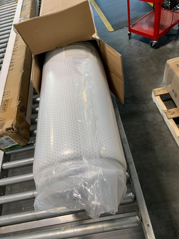 Photo 1 of ****FACTORY SEALED**** ZINUS 10 Inch Green Tea Cooling Memory Foam Mattress [New Version], Queen, Fiberglass Free, Medium Firmness, Cooling Gel Foam, Certified Safe Foams & Fabric, Mattress in A Box