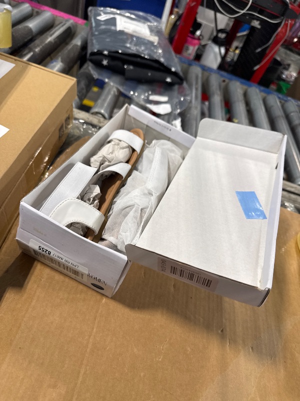 Photo 1 of ** right shoe has dirt on one strap ** DREAM PAIRS Women's Elastic Ankle Strap Flat Sandals Summer Dressy Shoes Cute Strappy Gladiator Sandals,Size 8.5,White,ELATICA-6