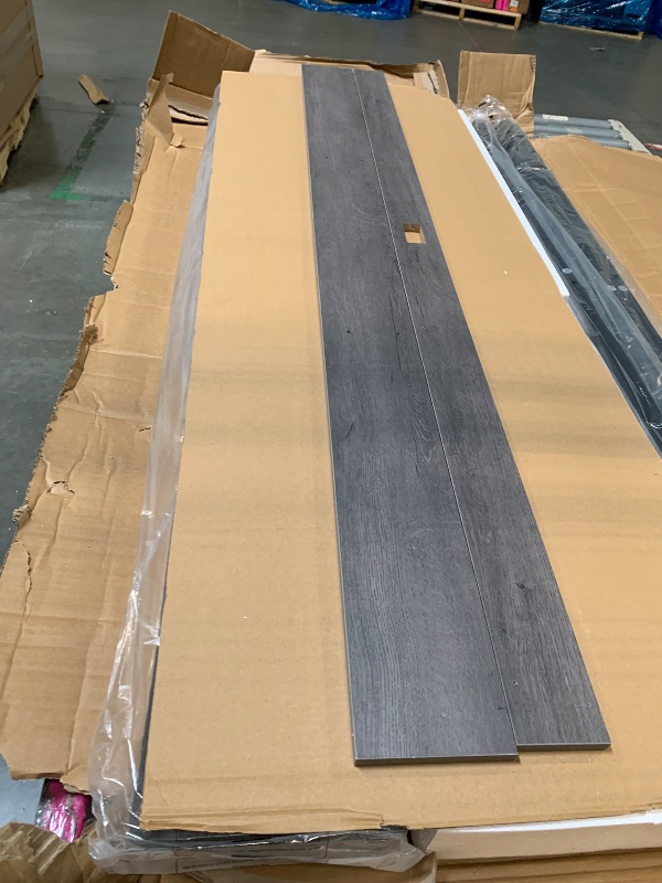 Photo 1 of *?PARTIAL SET?*
VASAGLE Queen Size Floating Bed Frame, Gray URMB851G71
*MISSING PARTS UNKNOWN*