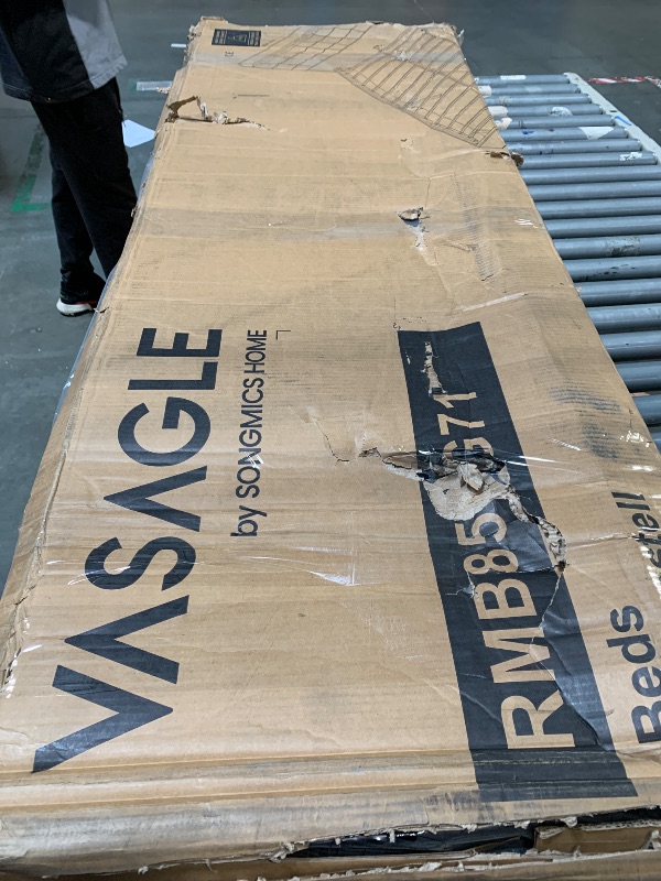 Photo 1 of *?PARTIAL SET?*
VASAGLE Queen Size Floating Bed Frame, Gray URMB851G71
*MISSING PARTS UNKNOWN*