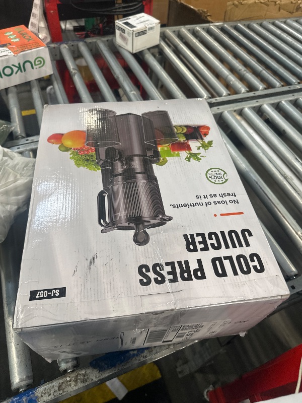 Photo 1 of *USED*
Juicer Machines with 5.4" Large Feed Chute, 400W Cold Press Juicer for Whole Vegetables and Fruits, Slow Masticating juicer Easy to Clean Juice Extractor Machine High Juice Yield(Titanium Gray)