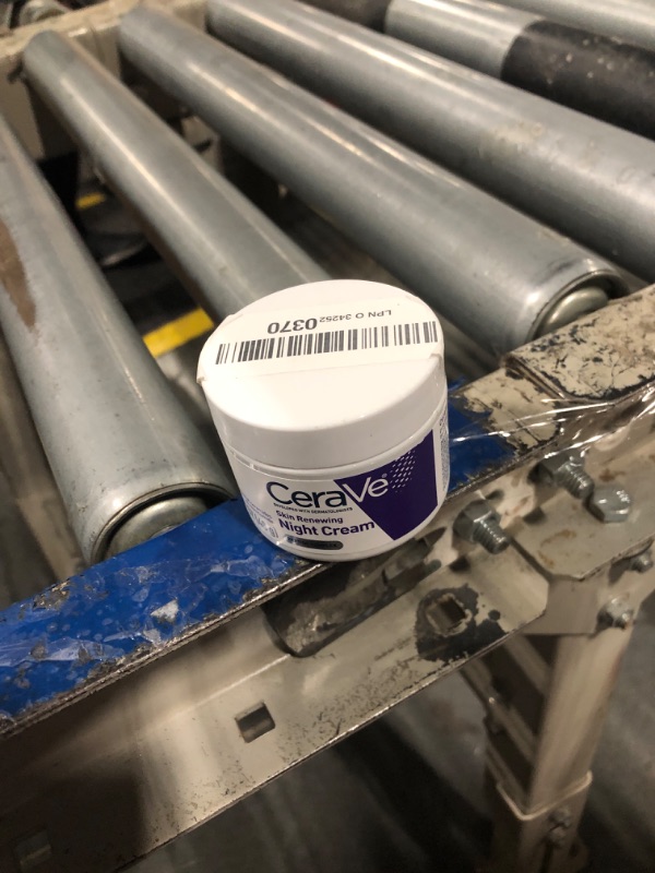 Photo 1 of ***USED***CeraVe Skin Renewing Night Cream, Niacinamide, Peptide Complex, and Hyaluronic Acid Moisturizer for Face, 1.7 Ounce, Packaging may Vary