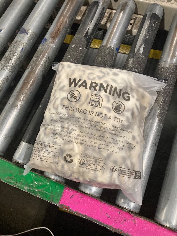 Photo 1 of ***READ CLERK NOTES*** ***STOCK PHOTO INACCURATE*** WDIRARA Women's Faux Fur Halter Vest Sleeveless Tie Backless Fuzzy Tank Top Rave Party Sexy Y2K Leopard Khaki Medium