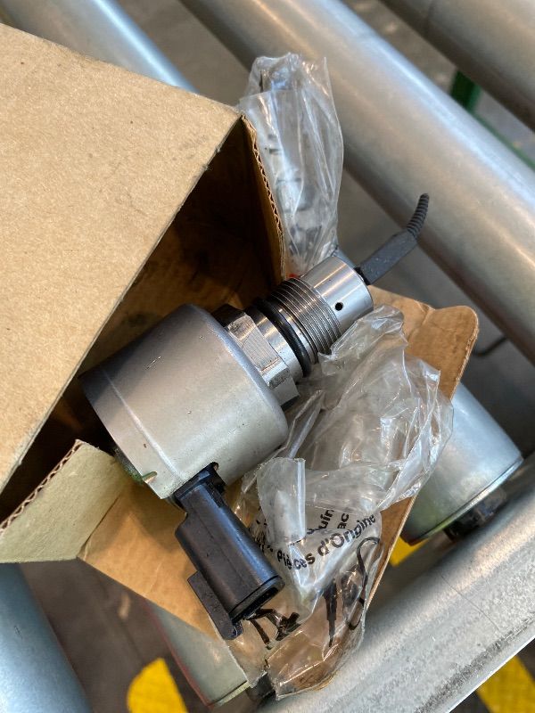 Photo 1 of *Minor Damaged*
Slakerbe Fuel Pressure Relief Control Valve Compatible for Volvo VNL 2011-2022 VNR 2018-2022 Engine D13 Mack MP8, 22720232 VOE22720232 72100473 7720209 7422720232 Common Rail Sensor Overflow Valve