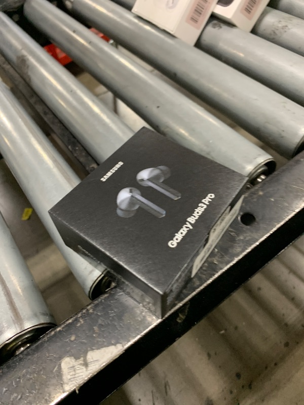 Photo 1 of Samsung Galaxy Buds 3 Pro AI True Wireless Bluetooth Earbuds, Noise Cancelling, Sound Optimization, Redesigned Comfort Fit, Silver [US Version, Amazon Exclusive, 2Yr Warranty]