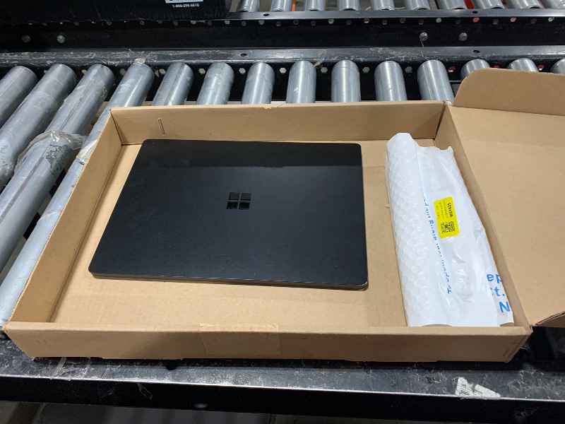 Photo 1 of Microsoft Surface Laptop 3 13.5in Touchscreen Intel i7 16GB RAM 256GB Windows 10 (Renewed)