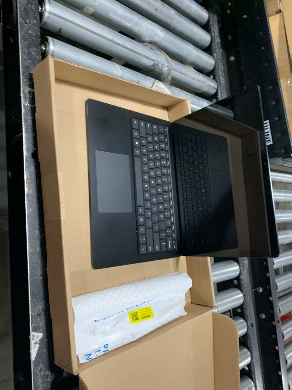 Photo 1 of Microsoft Surface Laptop 3 13.5in Touchscreen Intel i7 16GB RAM 256GB Windows 10 (Renewed)