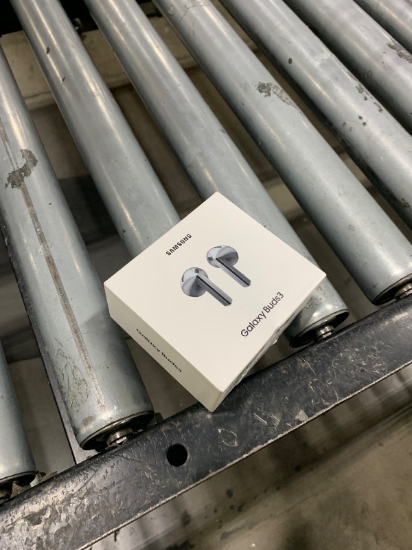Photo 1 of SAMSUNG Galaxy Buds 3 AI True Wireless Bluetooth Earbuds, Open Type Fit, Active Noise Cancellation, 360 Audio, Touch Control, Silver [US Version, Amazon Exclusive, 2Yr Warranty]