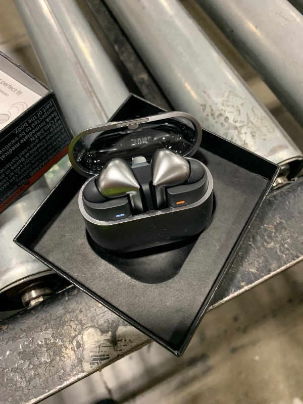Photo 1 of Samsung Galaxy Buds 3 Pro AI True Wireless Bluetooth Earbuds, Noise Cancelling, Sound Optimization, Redesigned Comfort Fit, Silver [US Version, Amazon Exclusive, 2Yr Warranty]