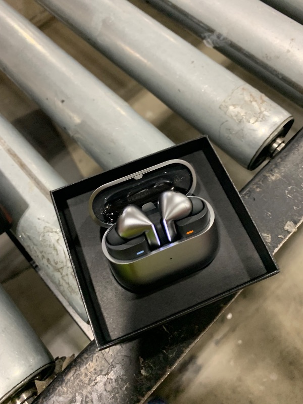 Photo 1 of Samsung Galaxy Buds 3 Pro AI True Wireless Bluetooth Earbuds, Noise Cancelling, Sound Optimization, Redesigned Comfort Fit, Silver [US Version, Amazon Exclusive, 2Yr Warranty]