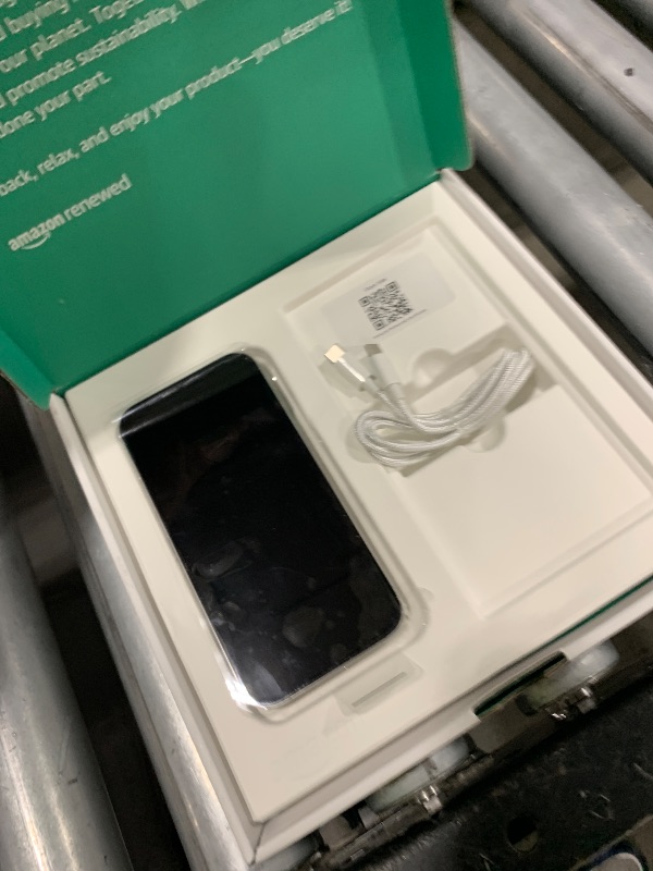 Photo 1 of Apple iPhone 15 Pro, US Version, 256GB, White Titanium - Unlocked (Renewed Premium)