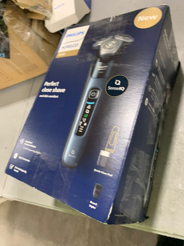 Photo 1 of Philips Norelco Shaver i9000, Wet & Dry Electric Shaver, Taubenblau, SenseIQ Technology, Triple Lift & Cut System, 360 Rotating Dual SteelPrecision Precision Blades, Beard Styler, Model X9001/91