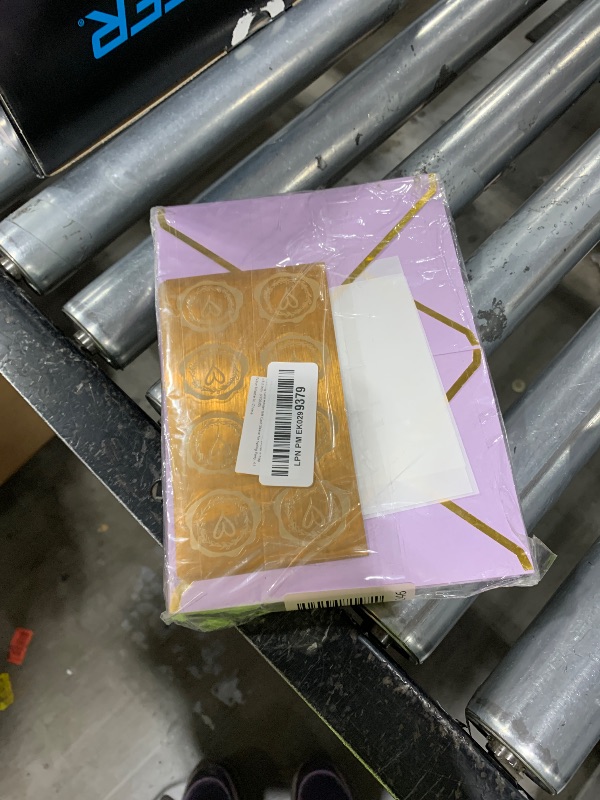 Photo 1 of FYSUIMU 50Pcs Purple Floral Envelope Watercolor Lavender Flower Invitation Envelope with Sticker V-Flap Greeting Card Holder Gift Card Sleeve for Spring Party Wedding Bridal Shower, 4.3 x 6.3 Inch