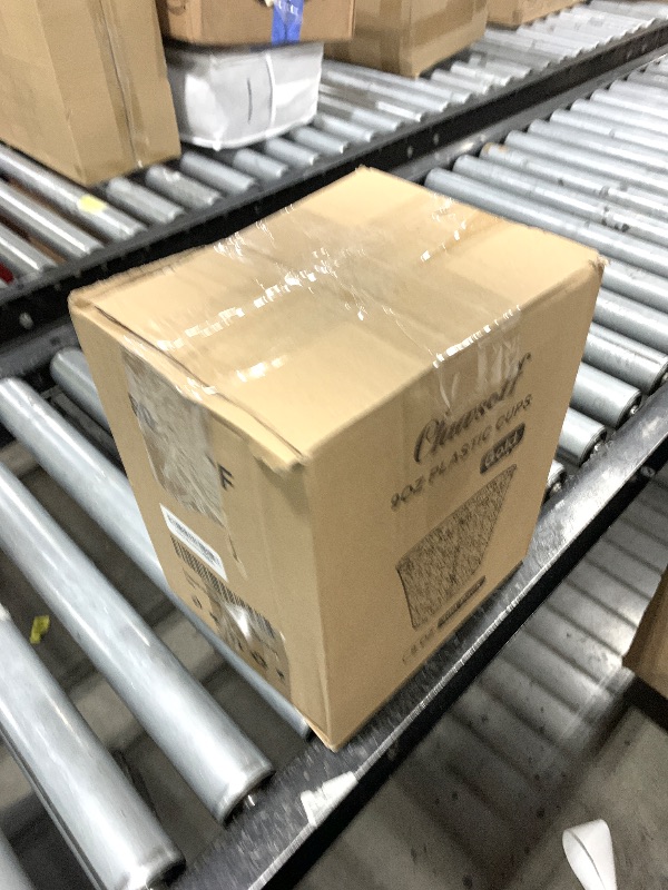 Photo 1 of Clawsoff 300 Count 9 oz Gold Plastic Cups5402