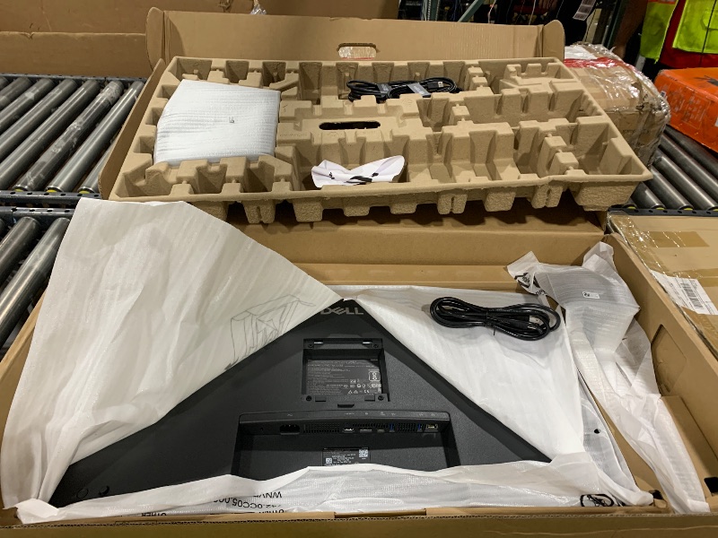 Photo 1 of Dell Pro 32 Plus 4K USB-C Hub Monitor - P3225QE
