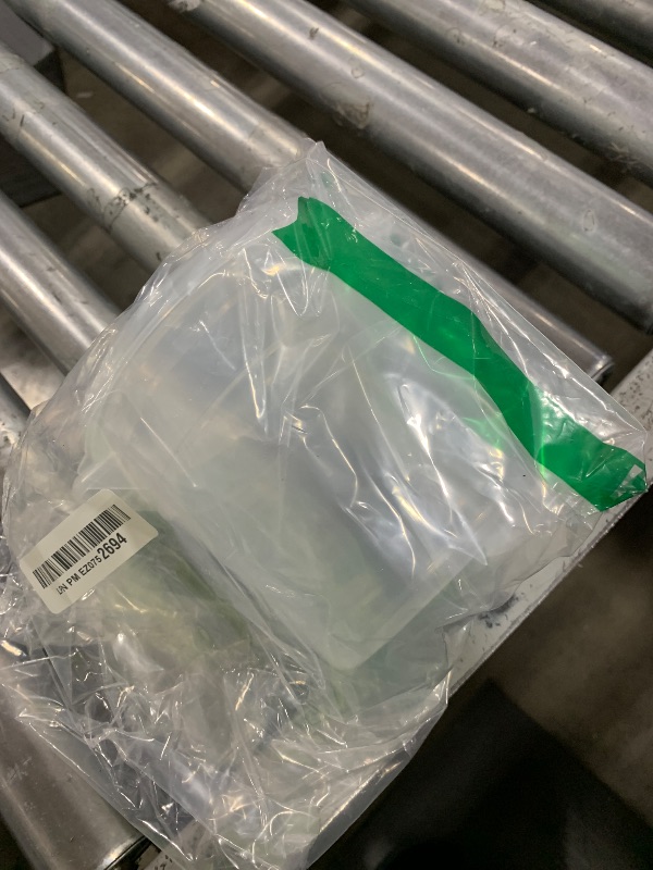 Photo 1 of Cambro RFSCW1135 Camwear Clear Round 1 Qt Storage Container with Clear Round Lid RFSCWC1135
