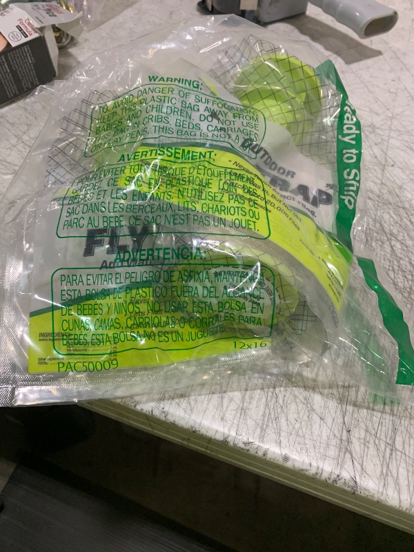 Photo 1 of RESCUE! Outdoor Disposable Hanging Fly Trap - 3 Traps