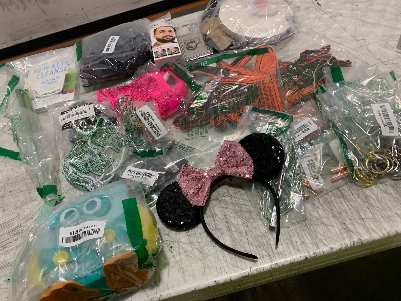 Photo 1 of bag lot. misc. items 
----final sale / no returns ---