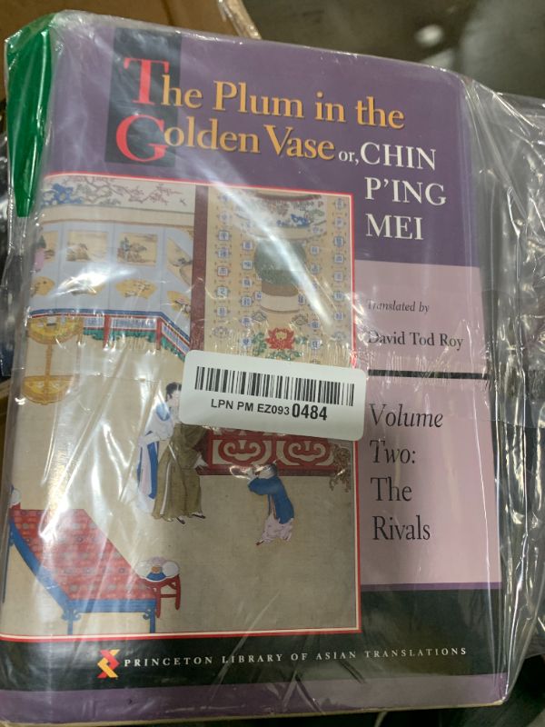 Photo 1 of The plum in the golden vase